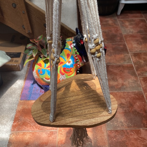 Macramé and wood heart-shaped hanging plant stand - Picture 2 of 8